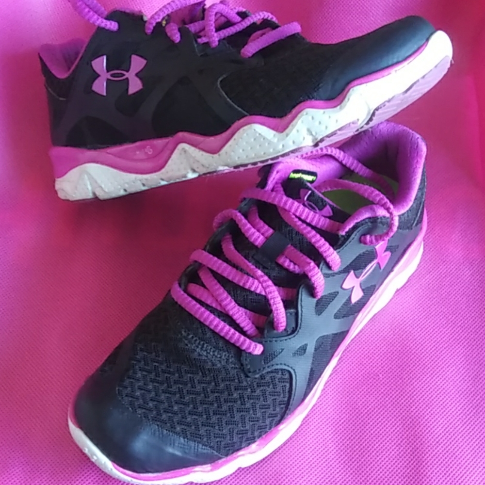 💜🖤 Under Armour Shoes Women's 6.5 Purple Black